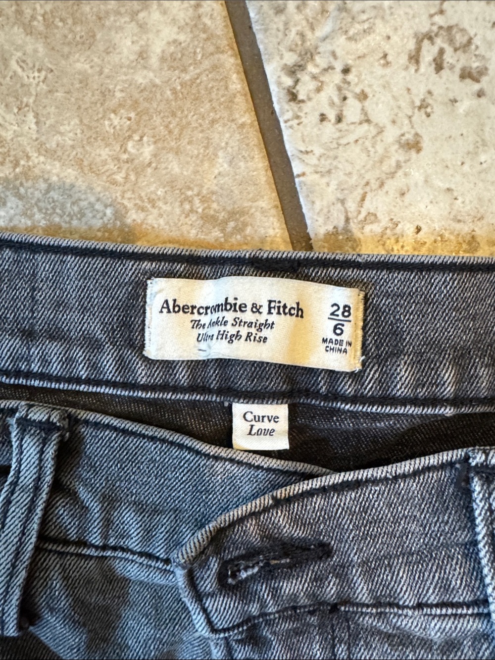 Abercrombie Gray High-Rise Straight Ankle Jeans - Picture 3 of 3